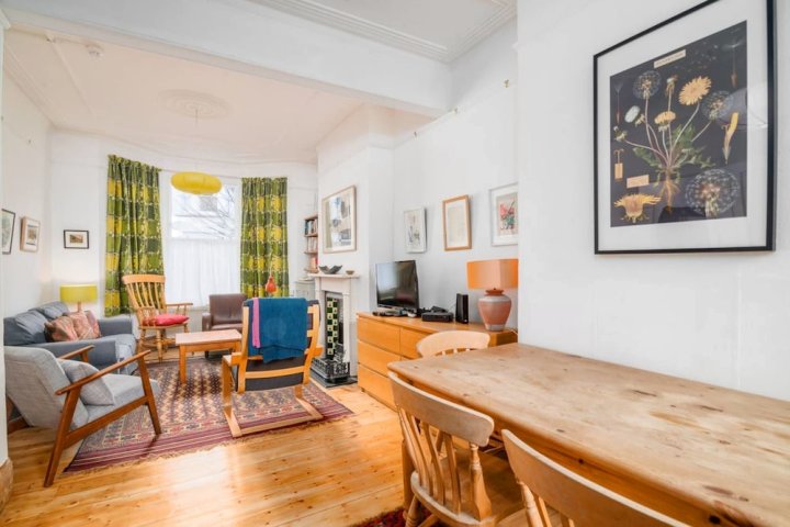Homely and Spacious 4 Bed, up to 7 Guests, Dalston