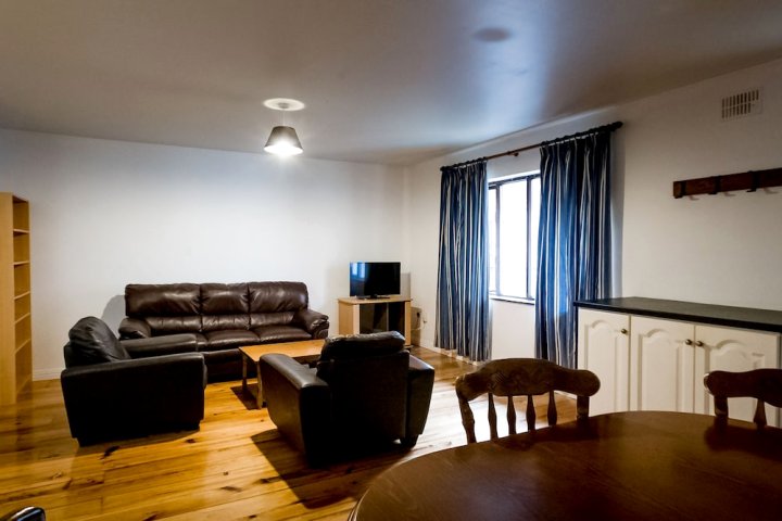 加尔威西区公寓酒店(West End Apartments Galway)