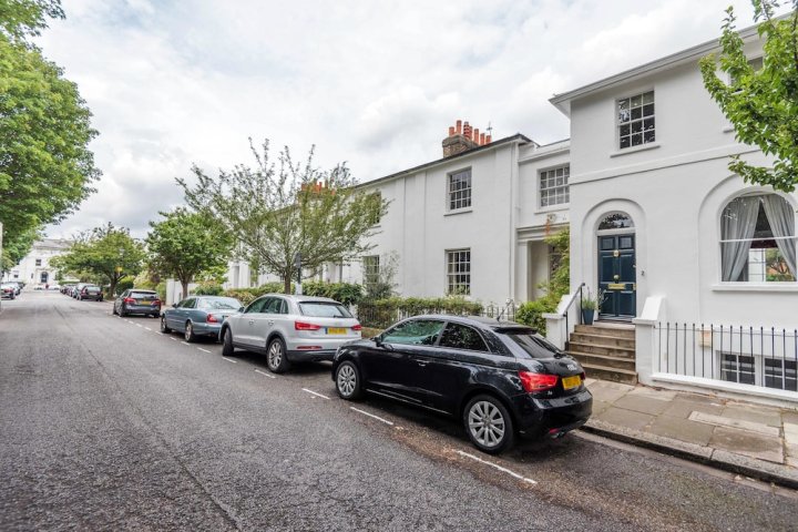 美丽奇司威克之家酒店 - 附花园(Beautiful Chiswick Home with Garden)