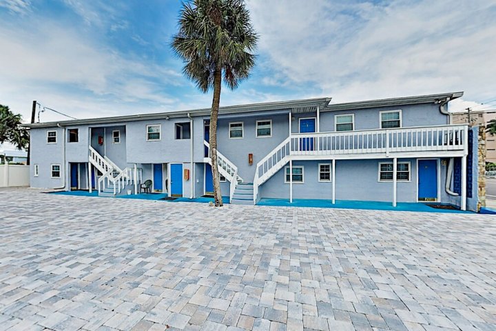 New Listing! All-Suite - Steps to Beach 2 Bedroom Apts