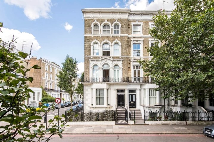 Stylish 1 bed in Fashionable Chelsea