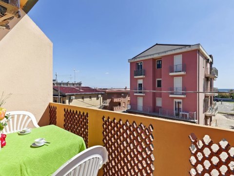 位于威尼斯附近的罗索利纳马雷海滨公寓(Cute Beachfront Apartment in Rosolina Mare Near Venice)