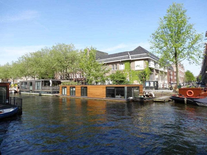 The Amsterdam Houseboat Family - de Pijp