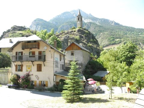 莱斯特莱斯布朗切斯莫兰斯旅舍(Gîte Auberge les Terres Blanches de Méolans)