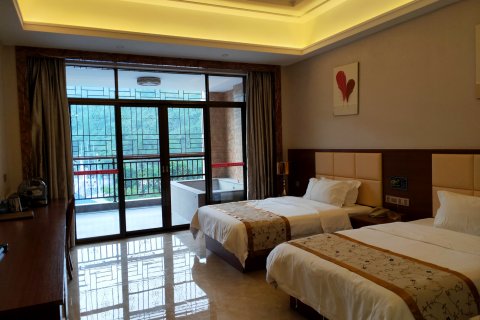 丰顺龙归寨瀑布酒店