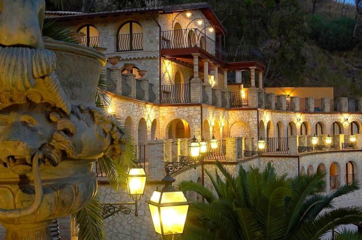 陶得米纳豪华住宅公寓(Luxury Residence Taormina)