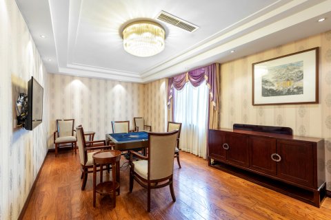 康定雪立方假日酒店