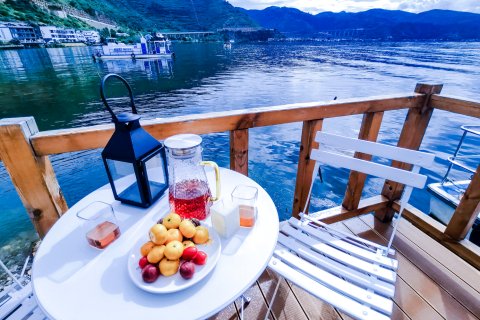 大理双廊半岛了了族亲水客栈