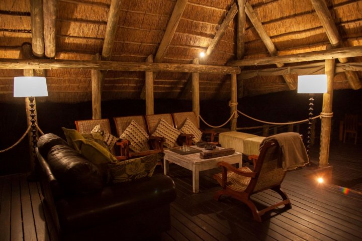 蒙哥霍野生动物园旅馆(Mogotlho Safari Lodge)