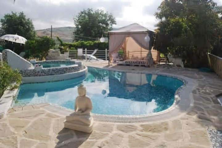 Casa completa para parejas jacuzzi piscina y wifi cerca al Caminito del Rey Málaga España
