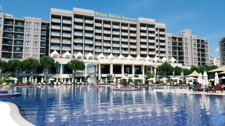 皇家沙滩海滩公寓酒店(Royal Beach Private Apartments)