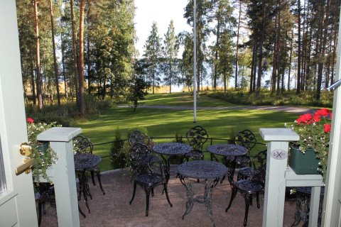 Villa Urhola, Kruunupuisto