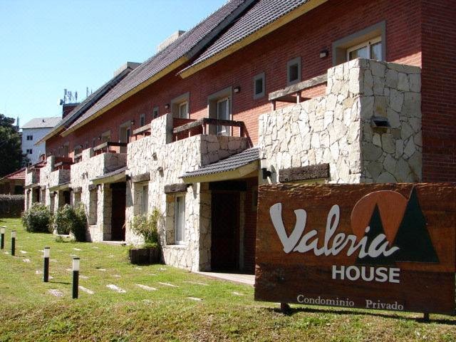 瓦莱里娅豪斯出租套房旅馆(Valeria House Rental Suites)