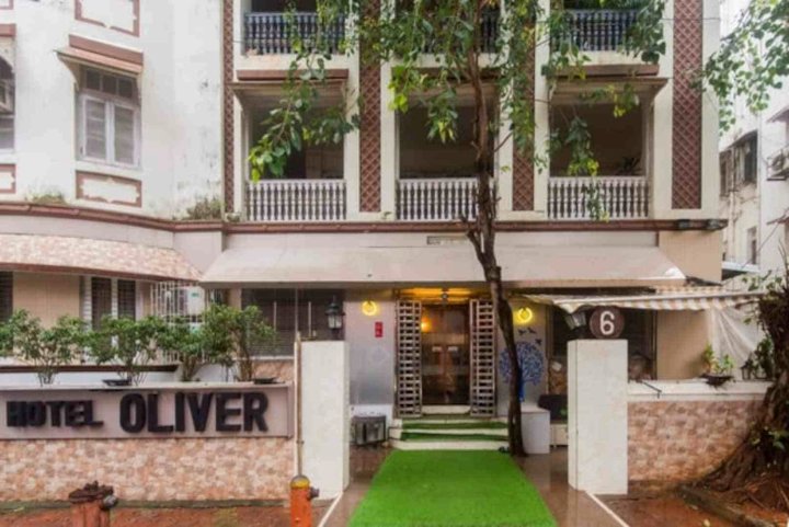 戈拉巴 OYO 酒店(Hotel Oliver)