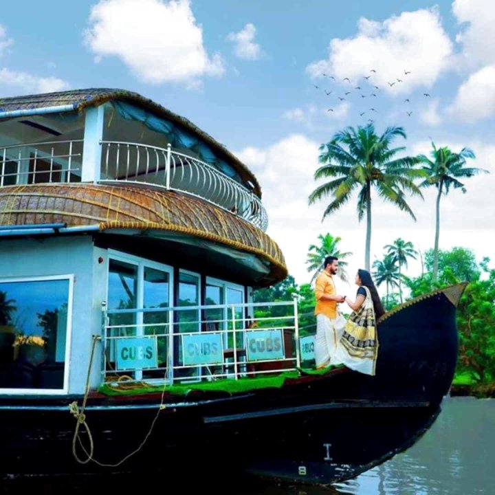 船舶克拉拉奢华别墅酒店(Kerala Luxury House Boat)
