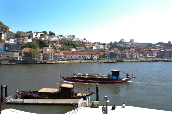 Muralha da Barca Apartamentos RNAL nº13939 Al,5848 Al, 6419 AL-Chamada para a rede móvel nacional