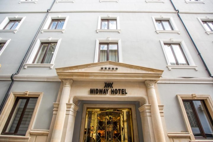 中途岛酒店(Midway Hotel)