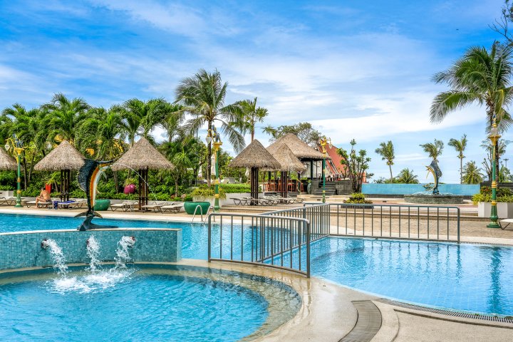 安达曼海滩套房酒店(Andaman Beach Suites Hotel)