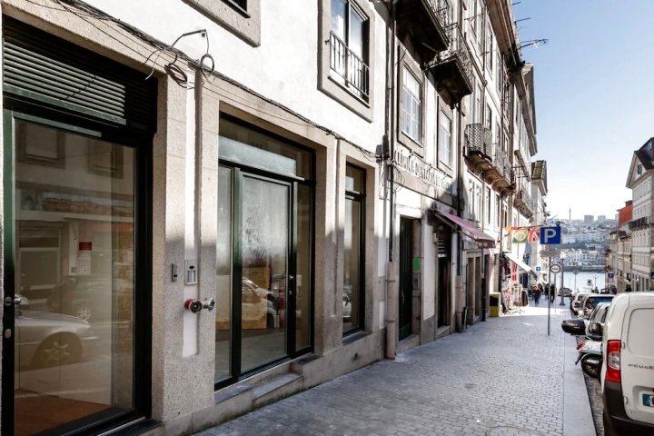 Sjoao1 · 波尔图市中心的照射阁楼公寓(Sjoao1 · Beaming Loft Apartment in the Heart of Porto)