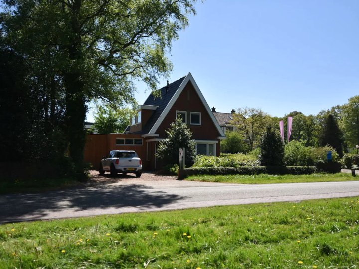 Detached Holiday Home Within Walking Distance of the Ijsselmeer & Rijsterbos