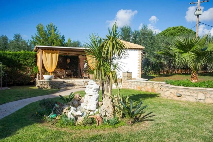 橄榄林舒适公寓 - 离沙滩 1.5 公里(Cozy Flat in An Olive Grove 1.5km to A Sandy Beach)