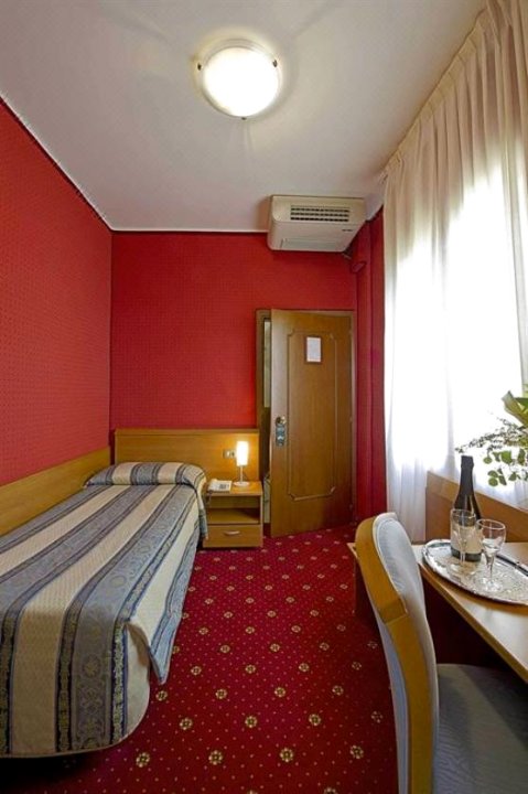 民族酒店(Hotel Nazionale)