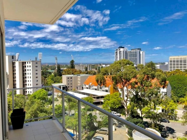 珀斯中央商务区的惊艳双层公寓(Stunning Two-Storey Apartment in Perth's CBD)