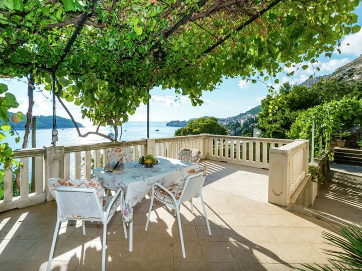 Authentic Unit Overlooking Dubrovnik Old Town and Lokrum Island, Private Terrace