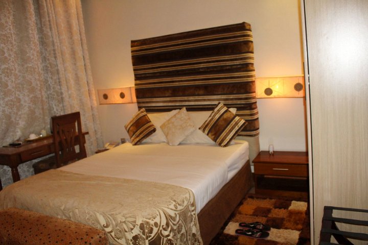 Kigali Guestlux Hotel