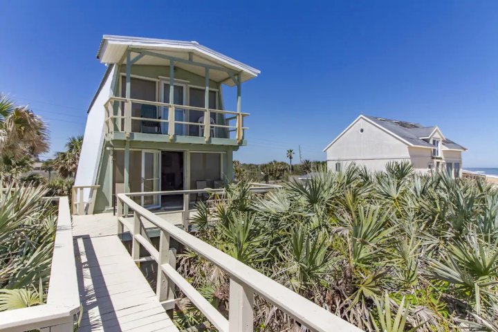 Oasis Beach House, 2 Bedrooms, Sleeps 6, Beach Front, Hdtv, WiFi