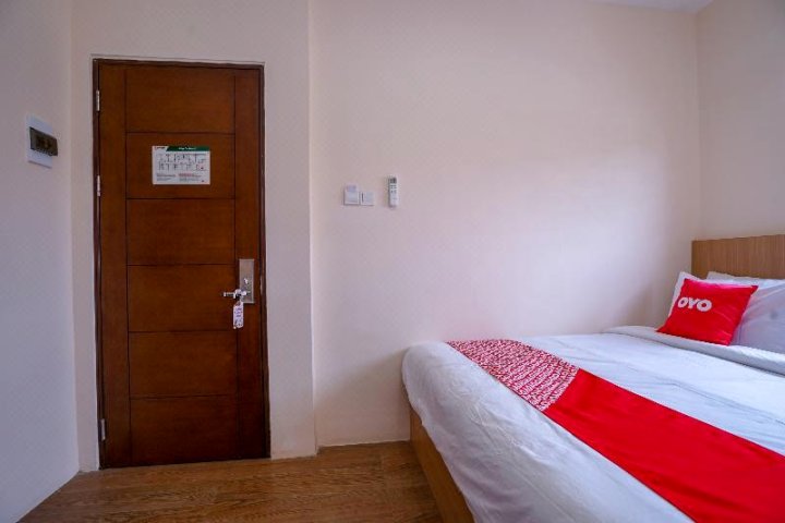 OYO 1574 U Xpress Hotel