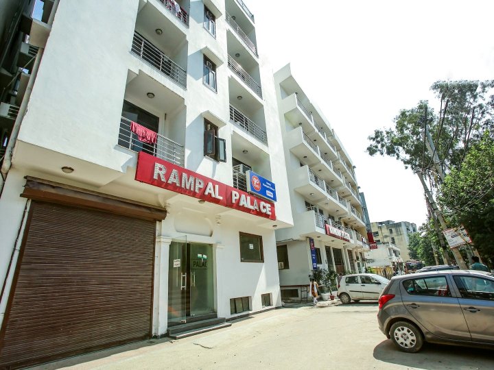Hotel Rampal Palace