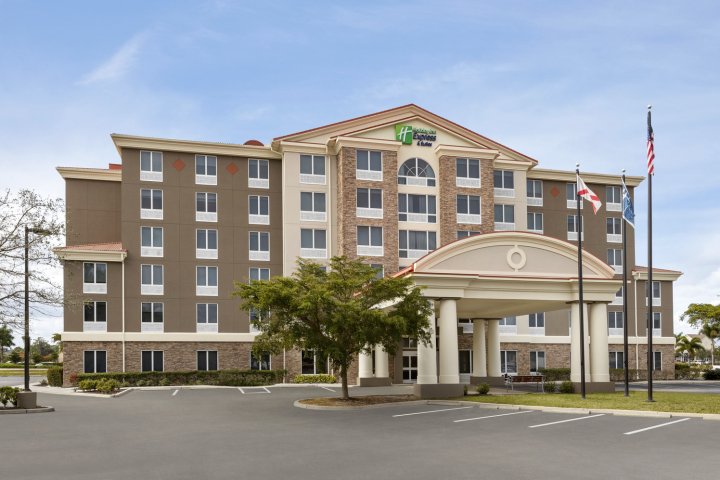 东迈尔斯堡 - 广场智选假日套房酒店 - IHG 旗下酒店(Holiday Inn Express Hotel & Suites Fort Myers East - the Forum, an IHG Hotel)