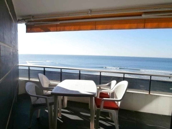 Appartement Biarritz, 1 pièce, 4 Personnes - FR-1-3-400