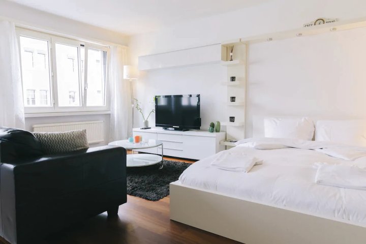 明亮服务式公寓酒店 - 附可携型无线上网机(Bright Furnished Apartment with Pocket Wifi)