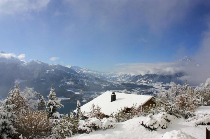 140 m2 op Het "Alpen-zonneterras" Interlaken / Beatenberg