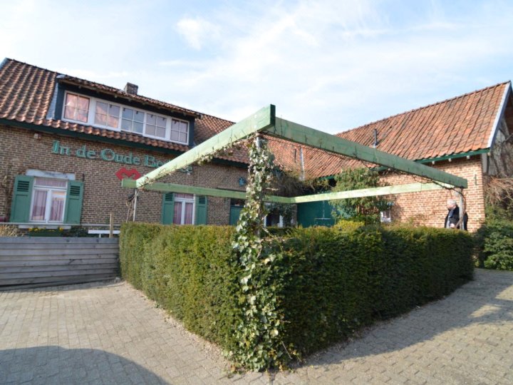 Holiday Home in Maasmechelen with Terrace Garden Parking