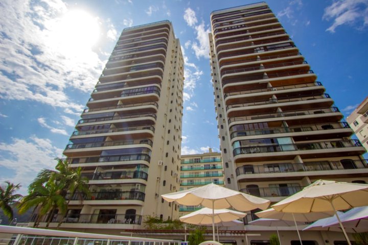 Apartamento Com Vista Para o Mar a Uma Quadra da Praia