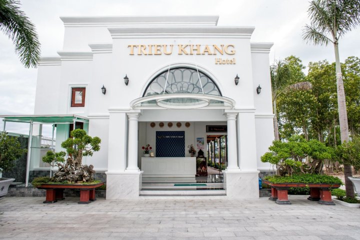 特里留哈酒店(Trieu Khang Hotel)