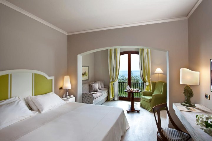巴亚威德酒店(Grand Hotel Baia Verde)