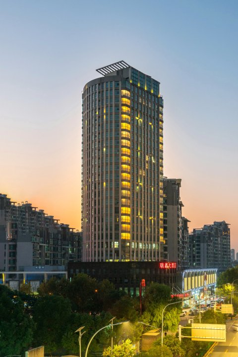 汉正瑞鑫大酒店(汉口火车站汉西一路地铁站店)