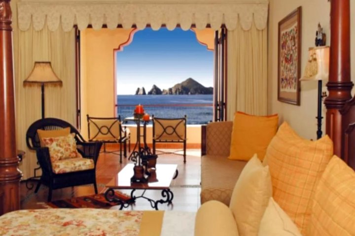 圣卢卡斯角巨大家庭套房(A Huge Family Suite at Cabo San Lucas)