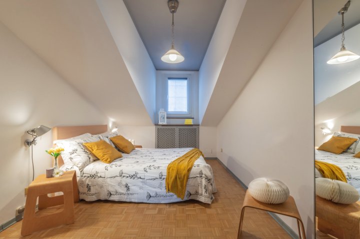 Elegant Attic Close to Porta Nuova