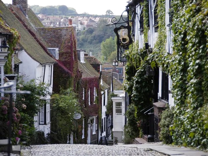 Magnificent, 13th-Century Cottage with Open Fireplace in The Lovely Town of Rye