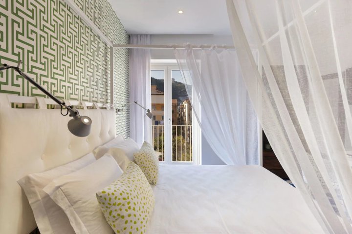 列别乔设计公寓(Luxury&Romantic Apartment with Balcony in Sorrento)