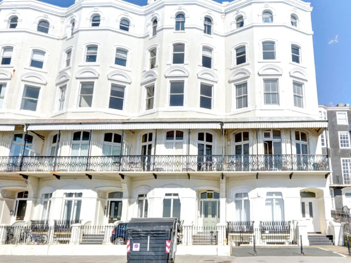 Charming Apartment Near Brighton With Seaview