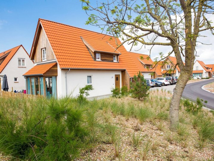 Villa, Two Bathrooms and a Washing Machine, 10km from Ostend