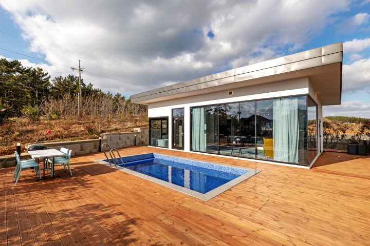 L PLATE poolvilla