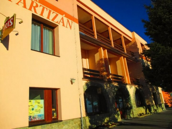 帕提赞膳食公寓酒店(Penzion Partizan)