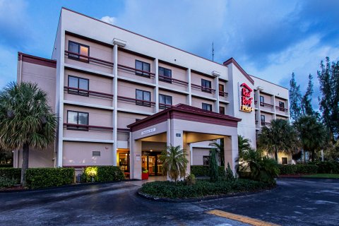 迈阿密机场普拉斯加红屋顶酒店(Red Roof Inn Plus+ Miami Airport)